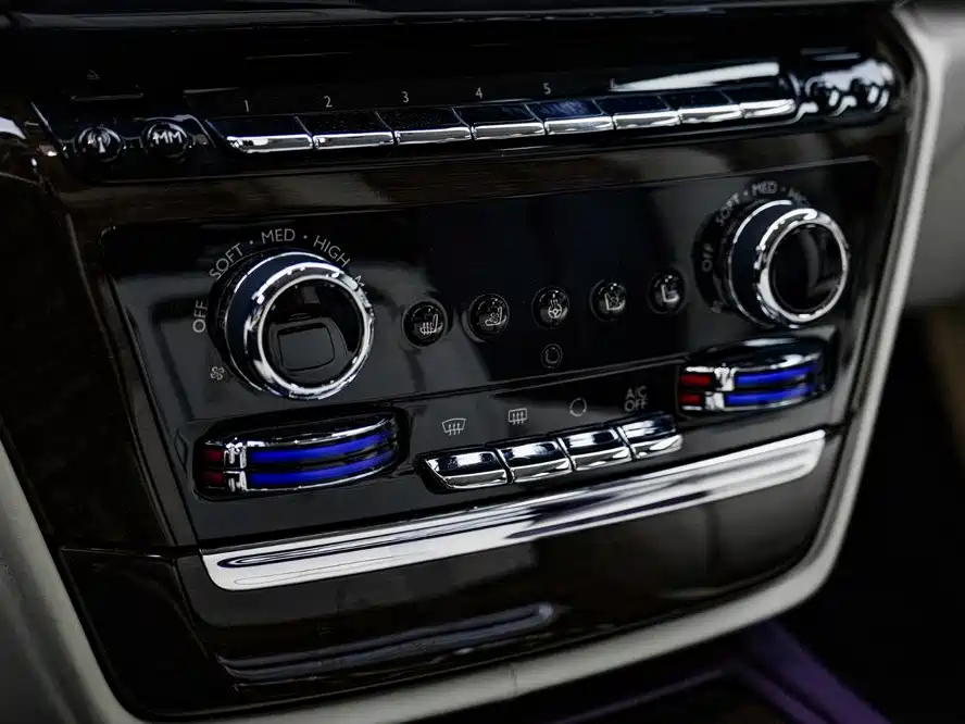 Rolls-Royce Phantom 2018 — фото 18