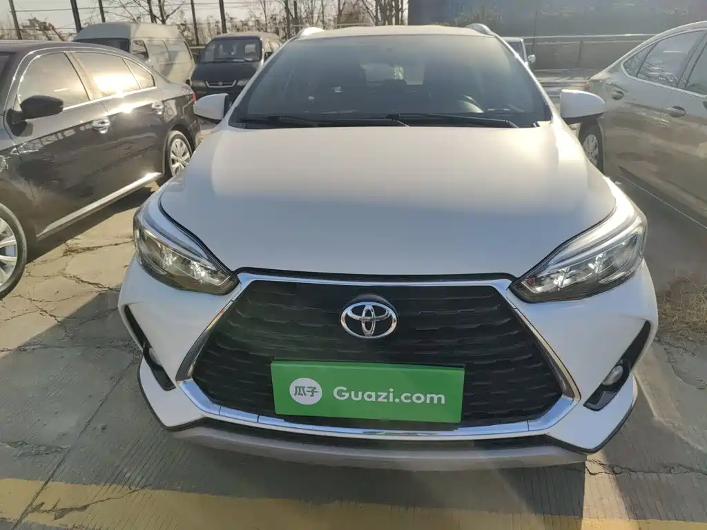 Toyota Yaris L 2022 — фото 3