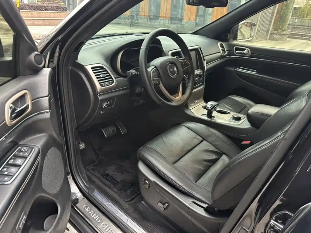 Jeep Grand Cherokee 2015 — фото 14