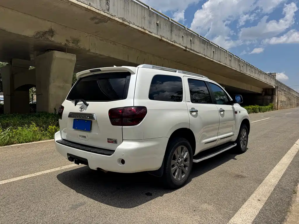 Toyota Sequoia 2017 — фото 2