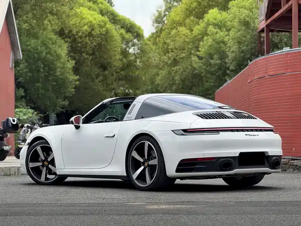 Porsche 911 2023