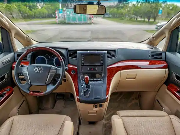 Toyota Alphard 2010