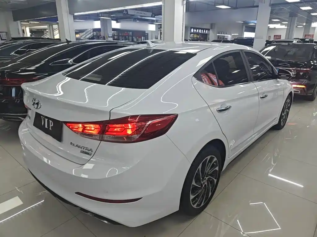 Hyundai Elantra 2020 — фото 7