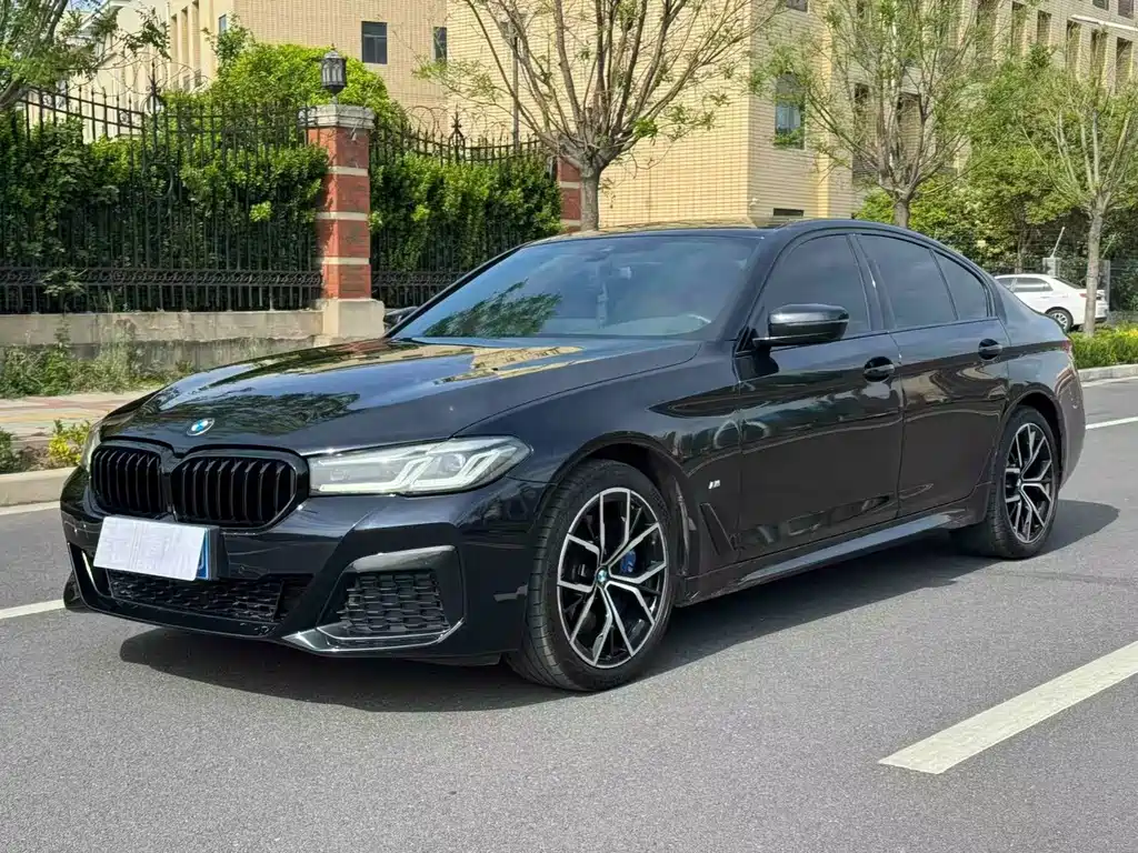 BMW 5 Series 2022 — фото 1