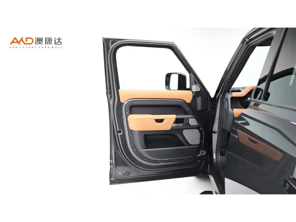 Land Rover Defender 2023 — фото 11