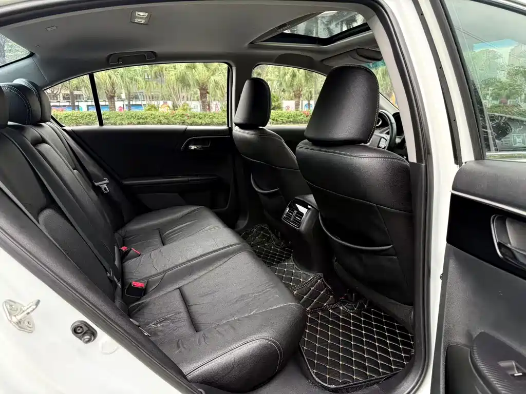 Honda Accord 2017 — фото 10