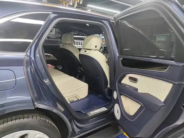 Bentley Bentayga 2023