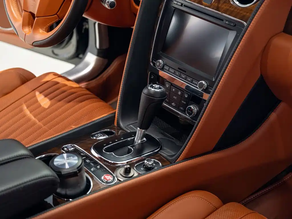 Bentley Flying Spur 2018 — фото 16
