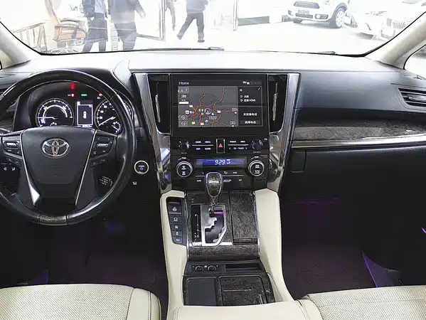 Toyota Alphard 2021