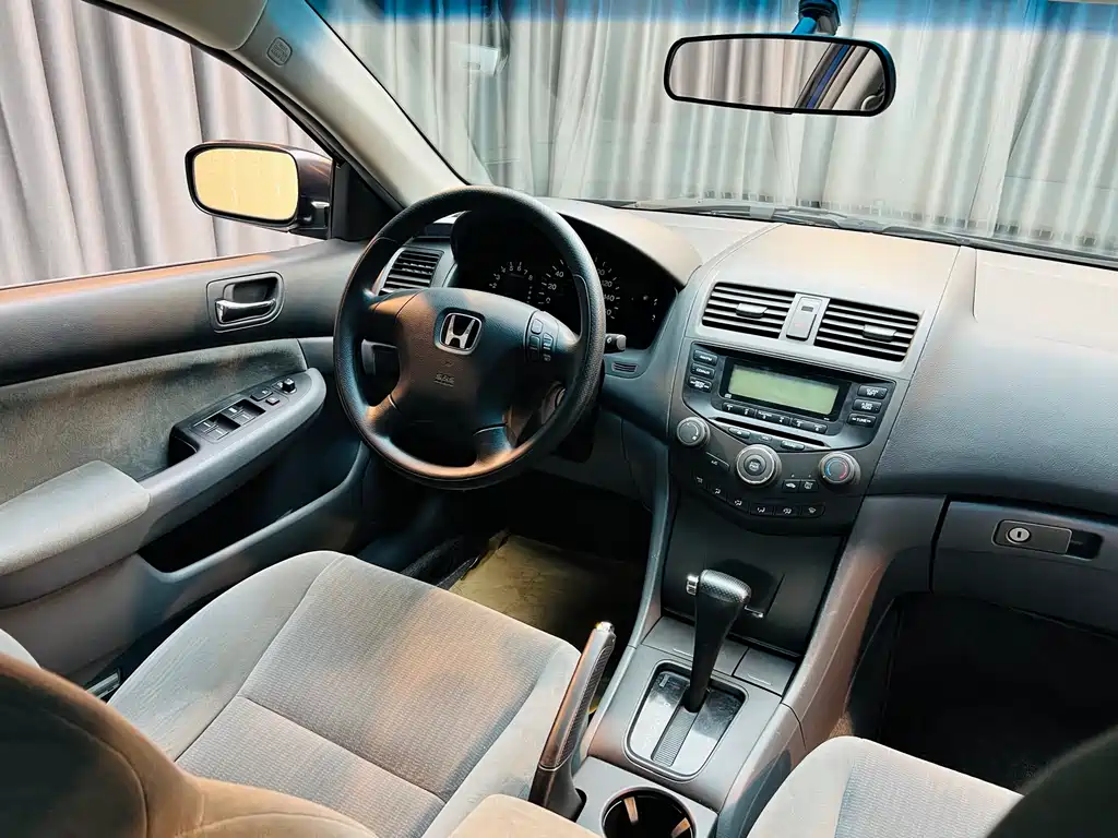 Honda Accord 2005 — фото 13