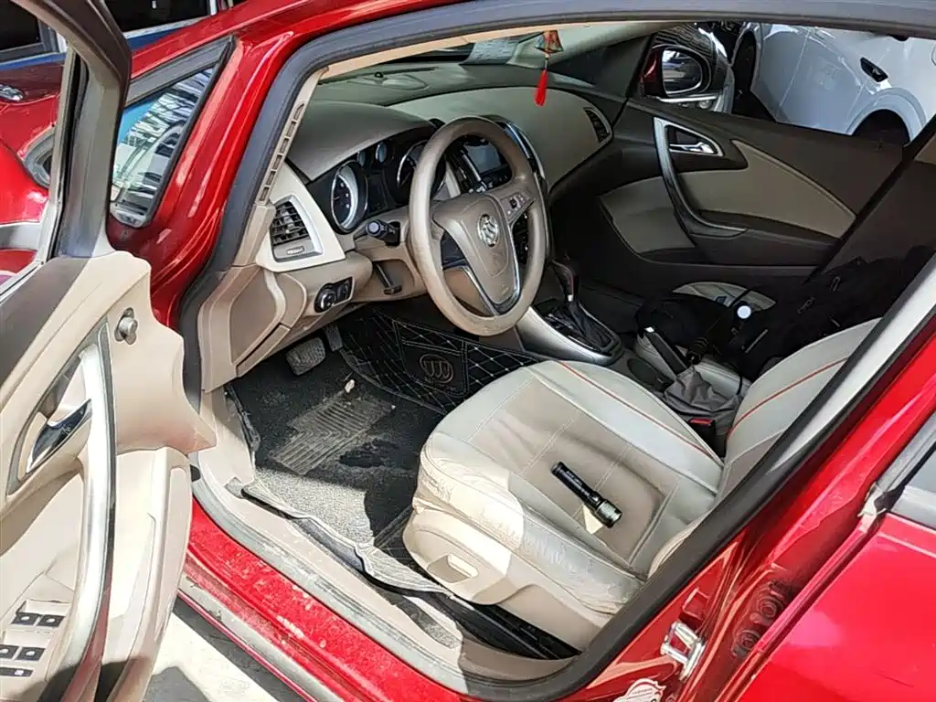 Buick Excelle 2015 — фото 16