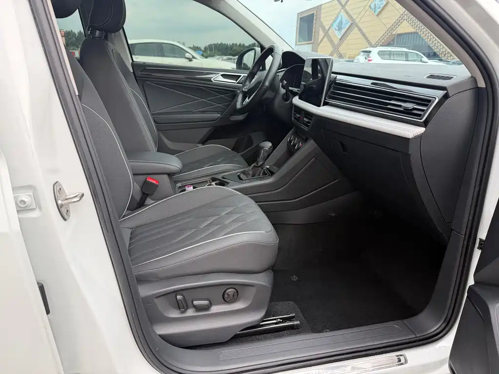 Volkswagen Tiguan L 2022 — фото 17