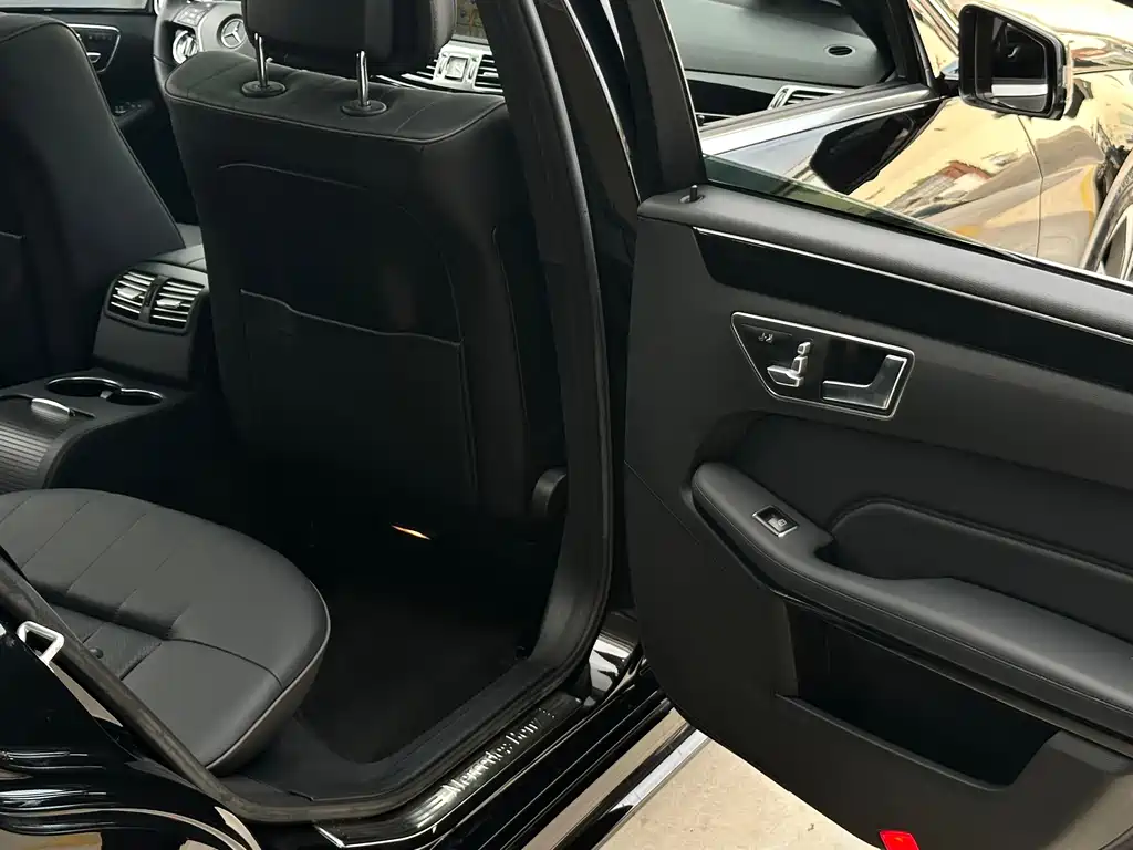 Mercedes-Benz E-Class 2017 — фото 26