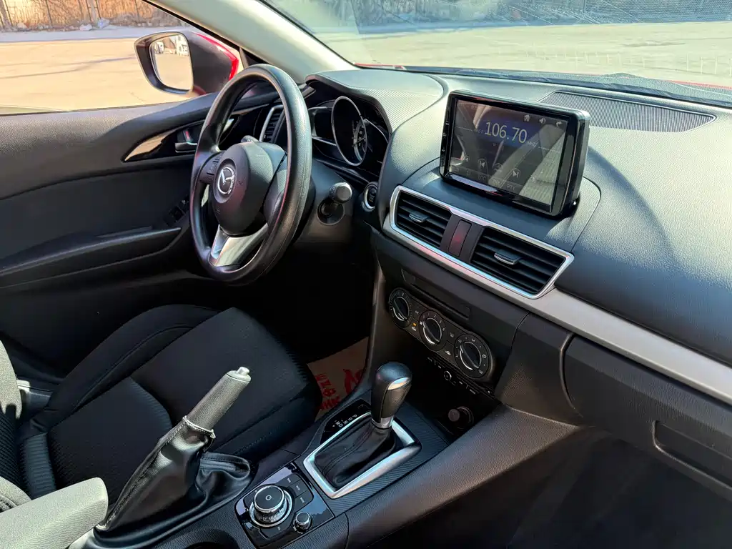 Mazda 3 Axela 2016 — фото 8