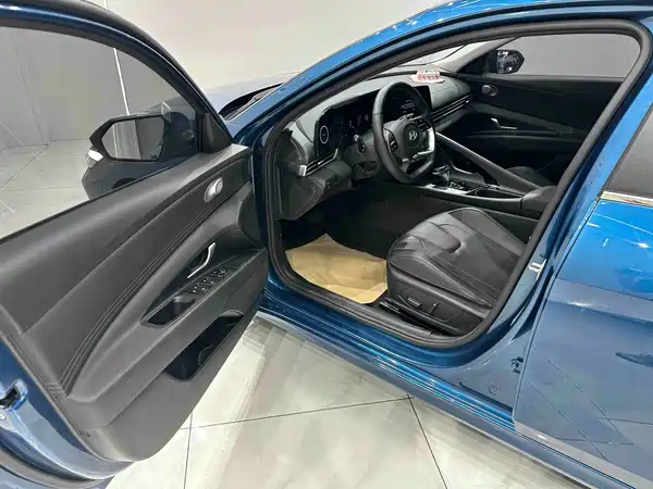 Hyundai Elantra 2024