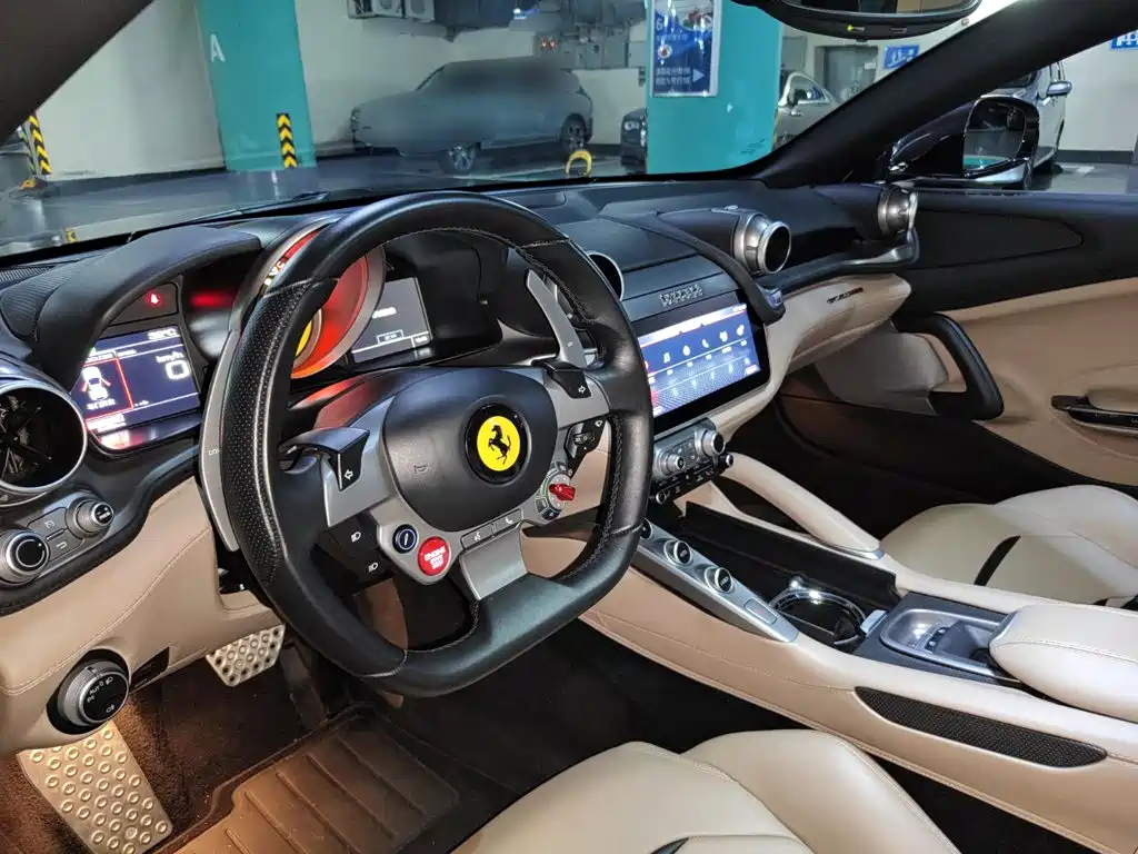 Ferrari GTC4Lusso 2019 — фото 7