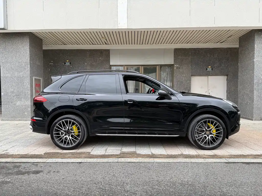 Porsche Cayenne 2017 — фото 5