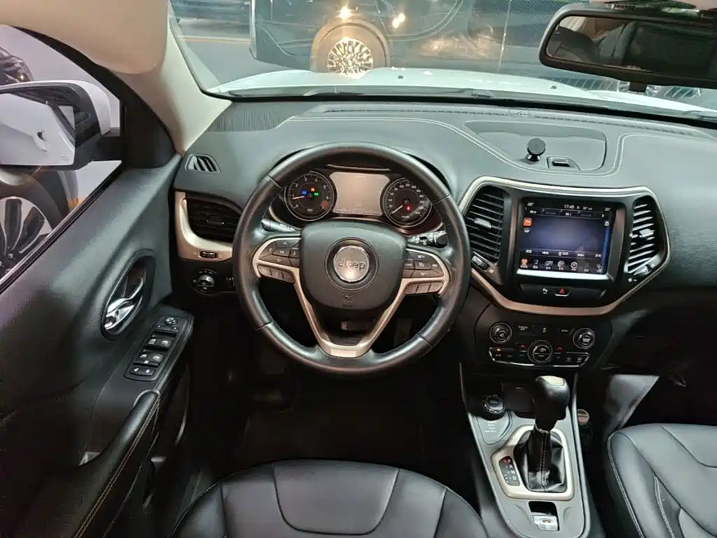 Jeep Cherokee 2016 — фото 11