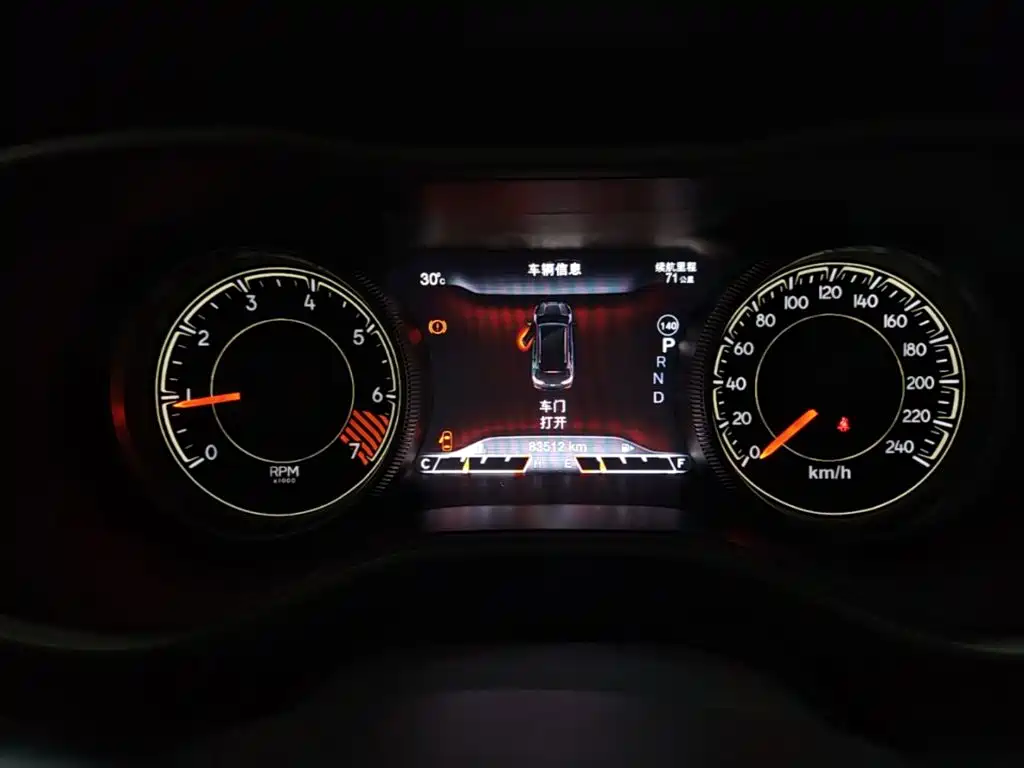 Jeep Cherokee 2016 — фото 12