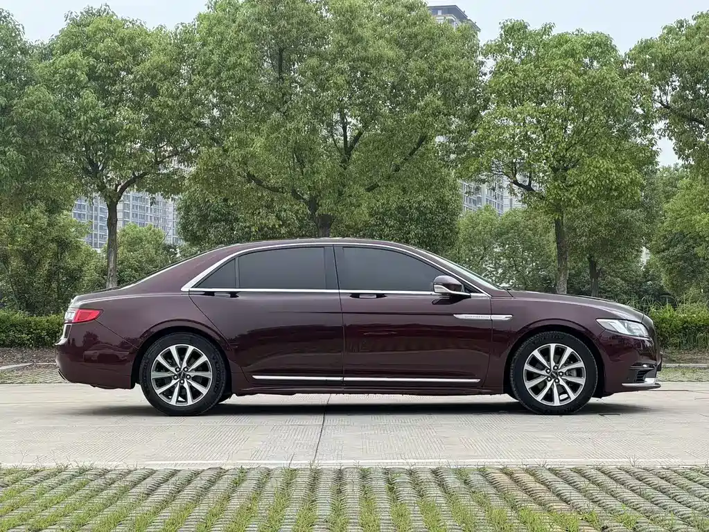 Lincoln Continental 2017 — фото 3