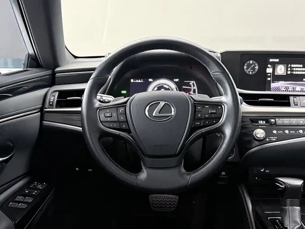 Lexus ES 2021 — фото 13