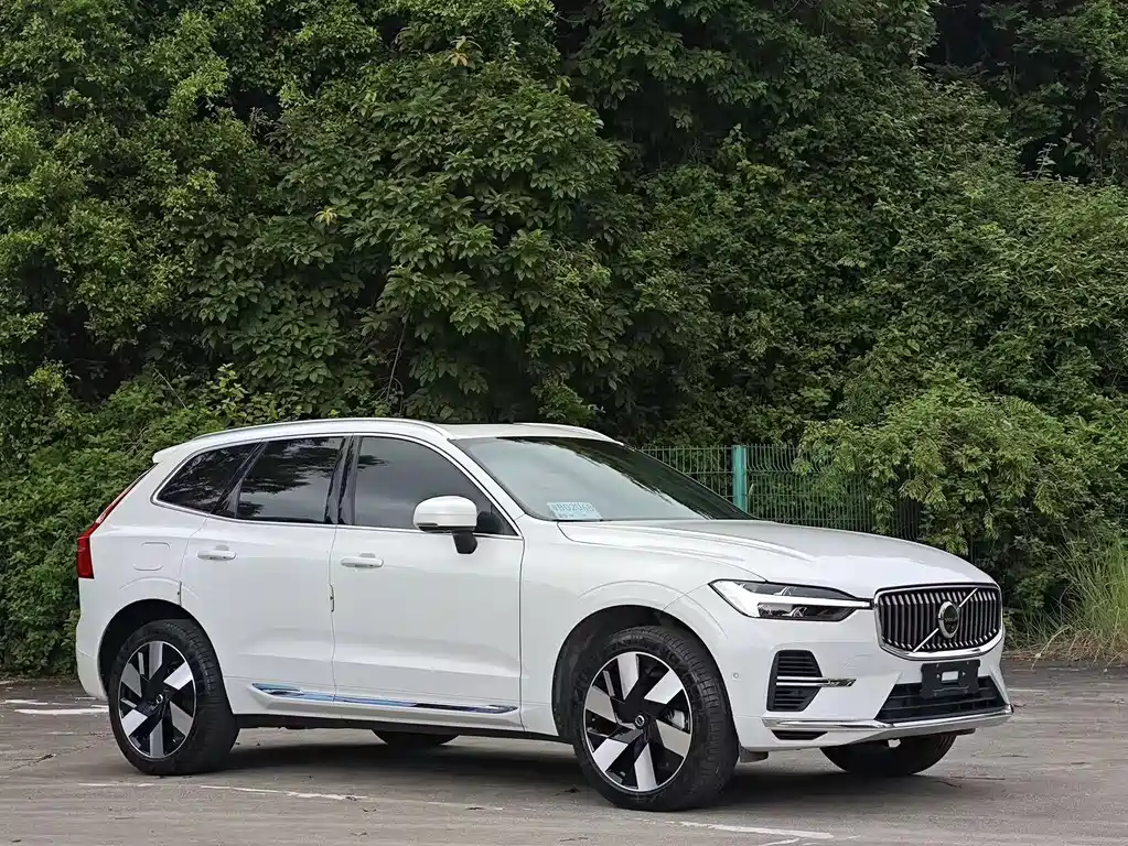 Volvo XC60 PHEV 2024 — фото 2