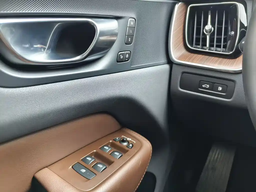 Volvo XC60 PHEV 2024 — фото 19