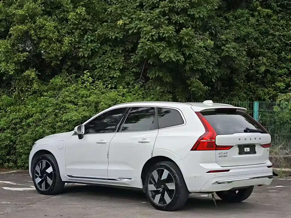 Volvo XC60 PHEV 2024 — фото 4