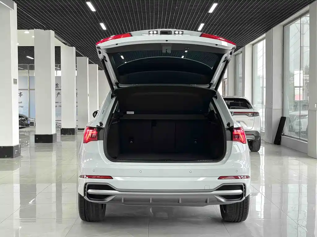 Audi Q3 2023 — фото 16