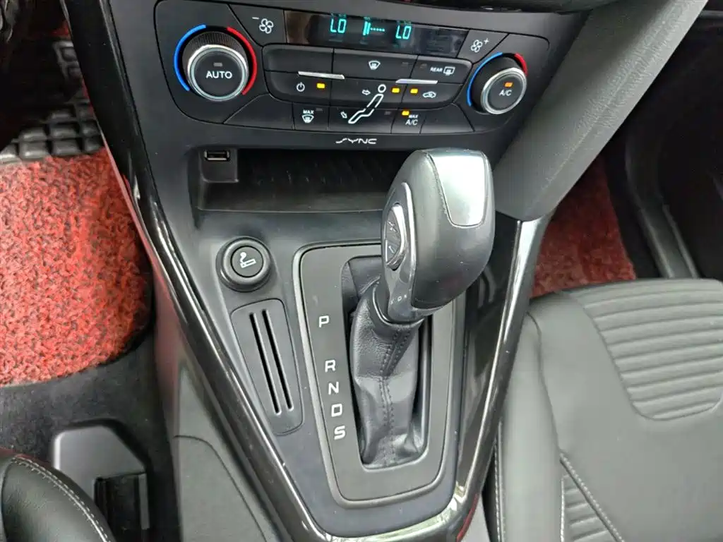 Ford Focus 2015 — фото 14