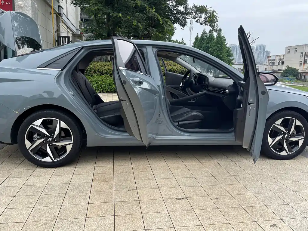 Hyundai Elantra 2020 — фото 15