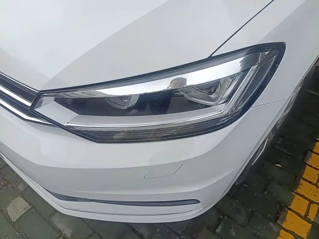 Volkswagen Touran 2017 — фото 24