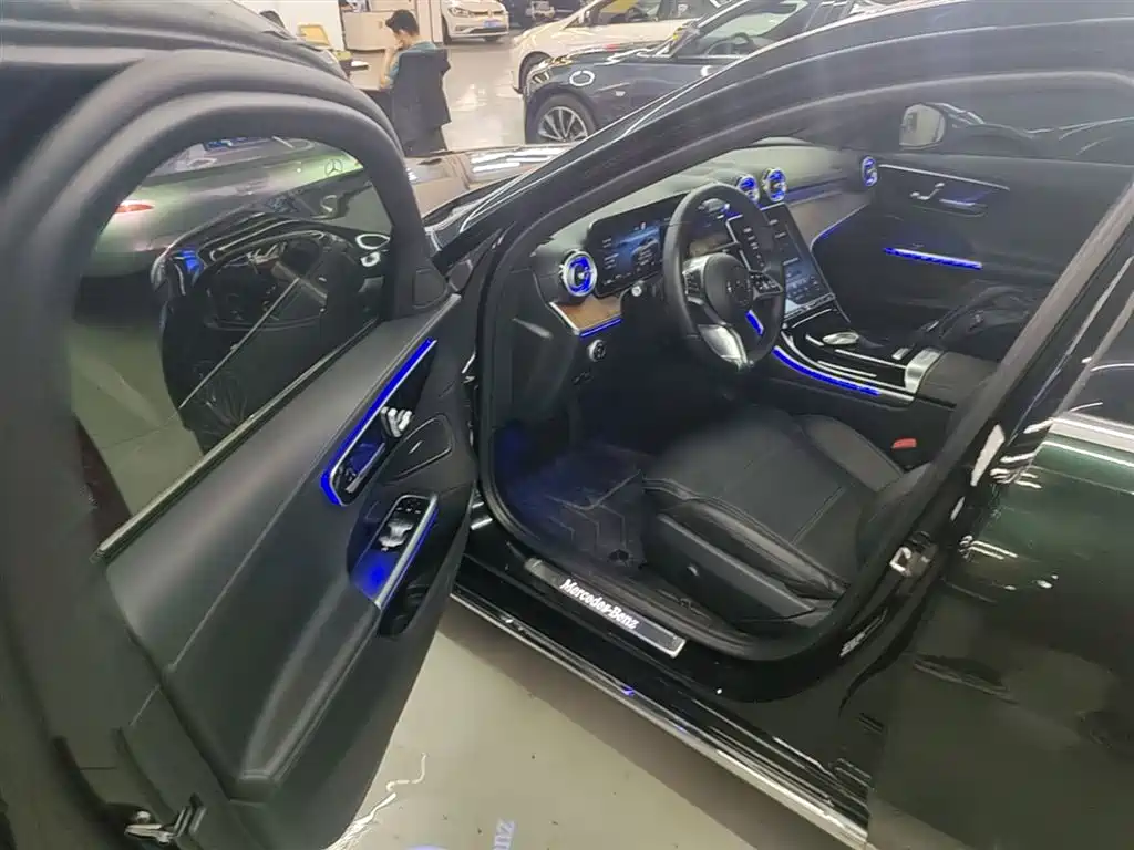 Mercedes-Benz C-Class 2023 — фото 16