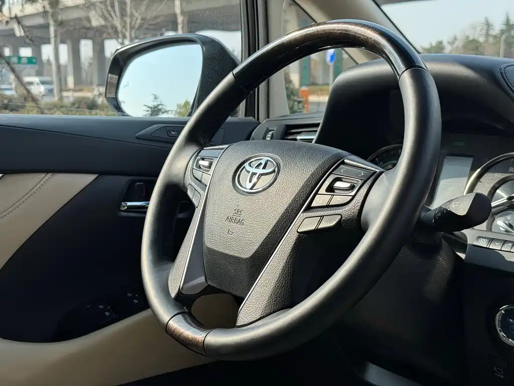 Toyota Alphard 2020 — фото 13