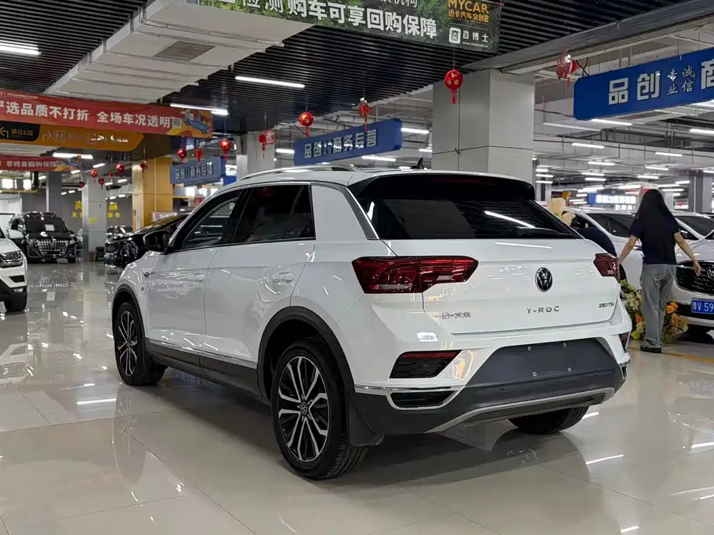 Volkswagen T-Roc 2023 — фото 9