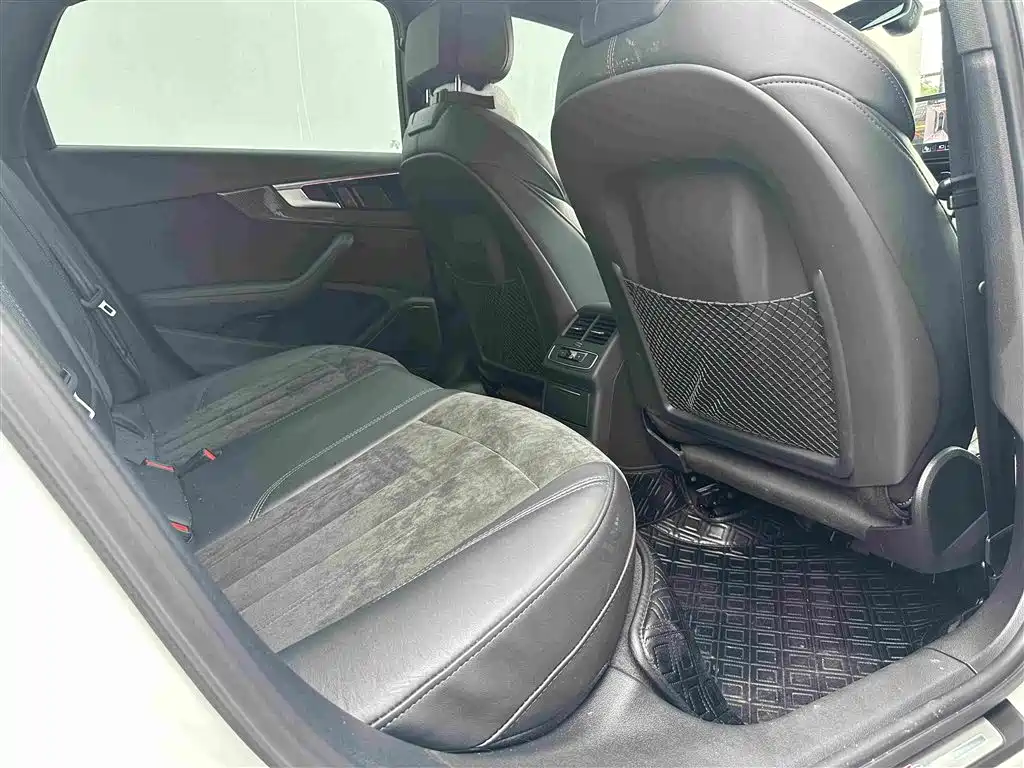 Audi A4L 2023