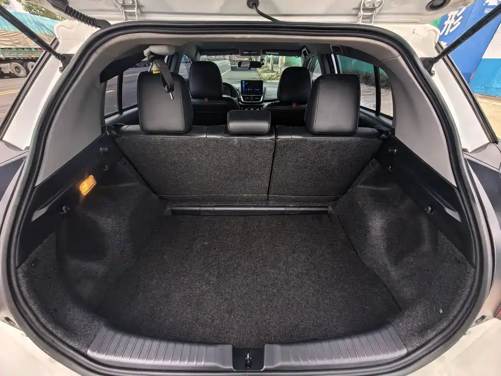 Toyota Yaris L 2020 — фото 10