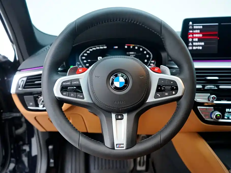 BMW 5 Series 2022 — фото 16