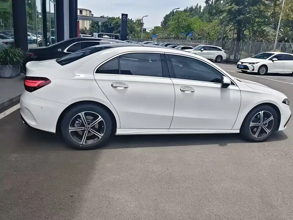 Mercedes-Benz A-Class 2024 — фото 13