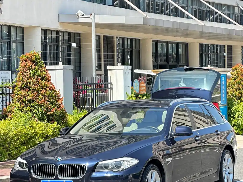 BMW 5 Series 2012 — фото 1