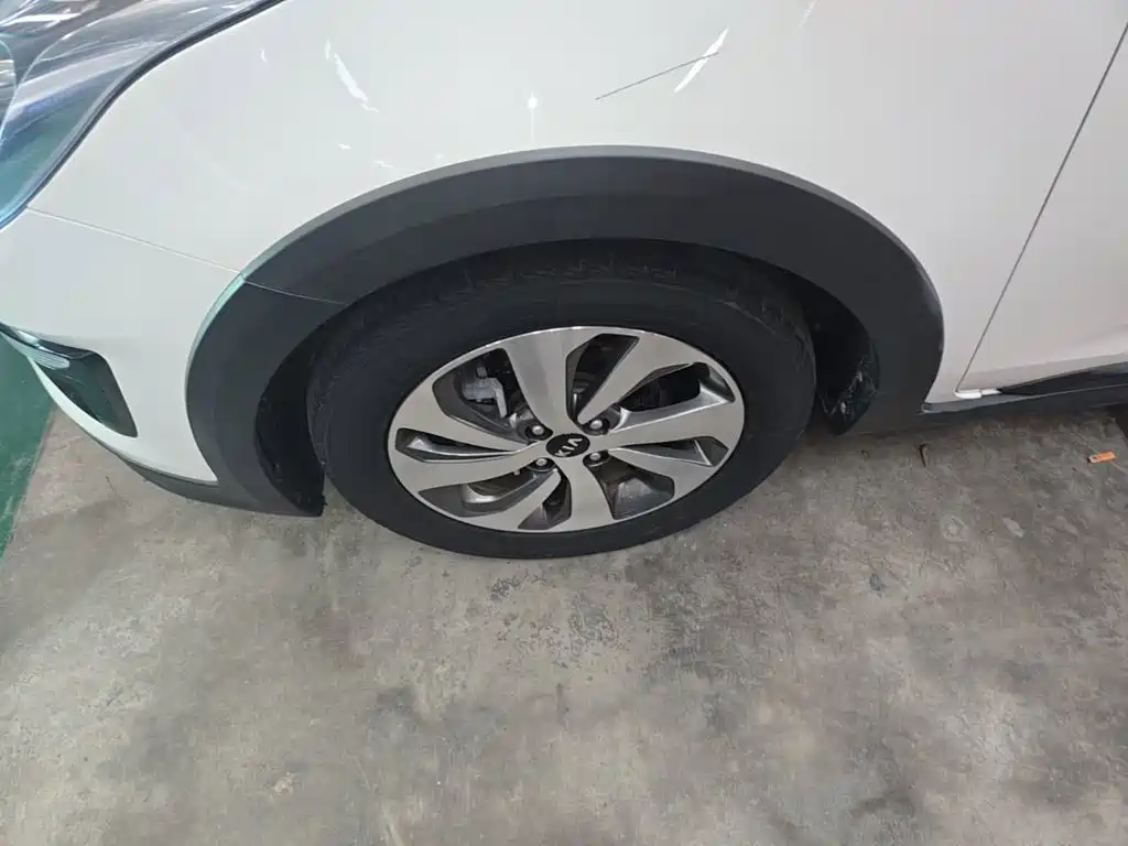 Kia KX CROSS 2019 — фото 23