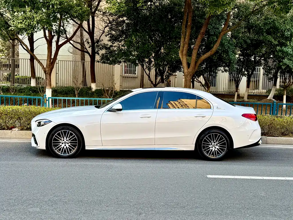 Mercedes-Benz C-Class 2023 — фото 15