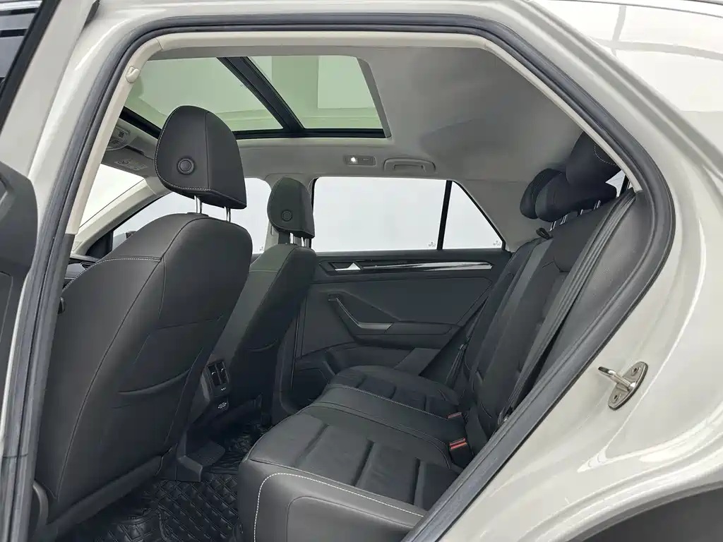 Volkswagen T-Roc 2023