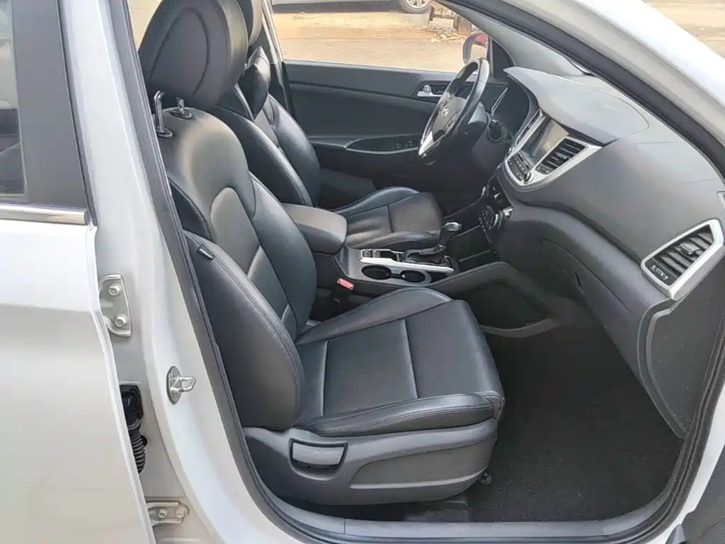 Hyundai Tucson 2017 — фото 25