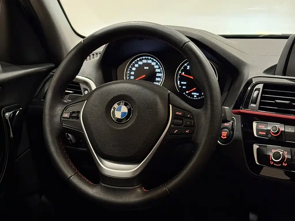BMW 1 Series 2019 — фото 9
