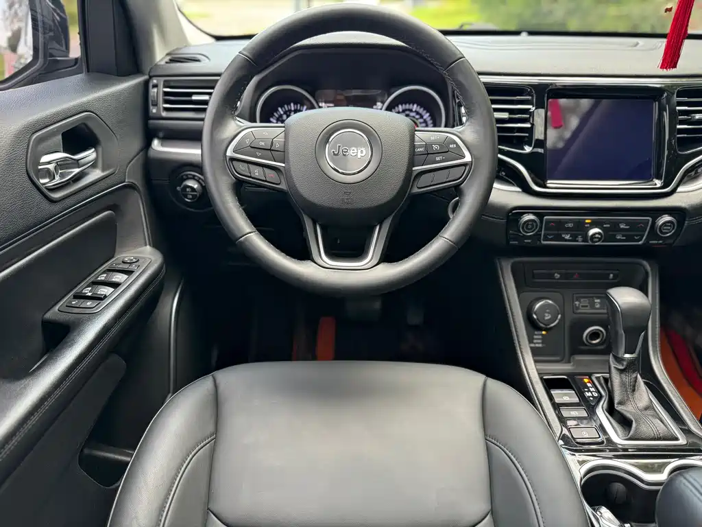 Jeep Commander 2018 — фото 8