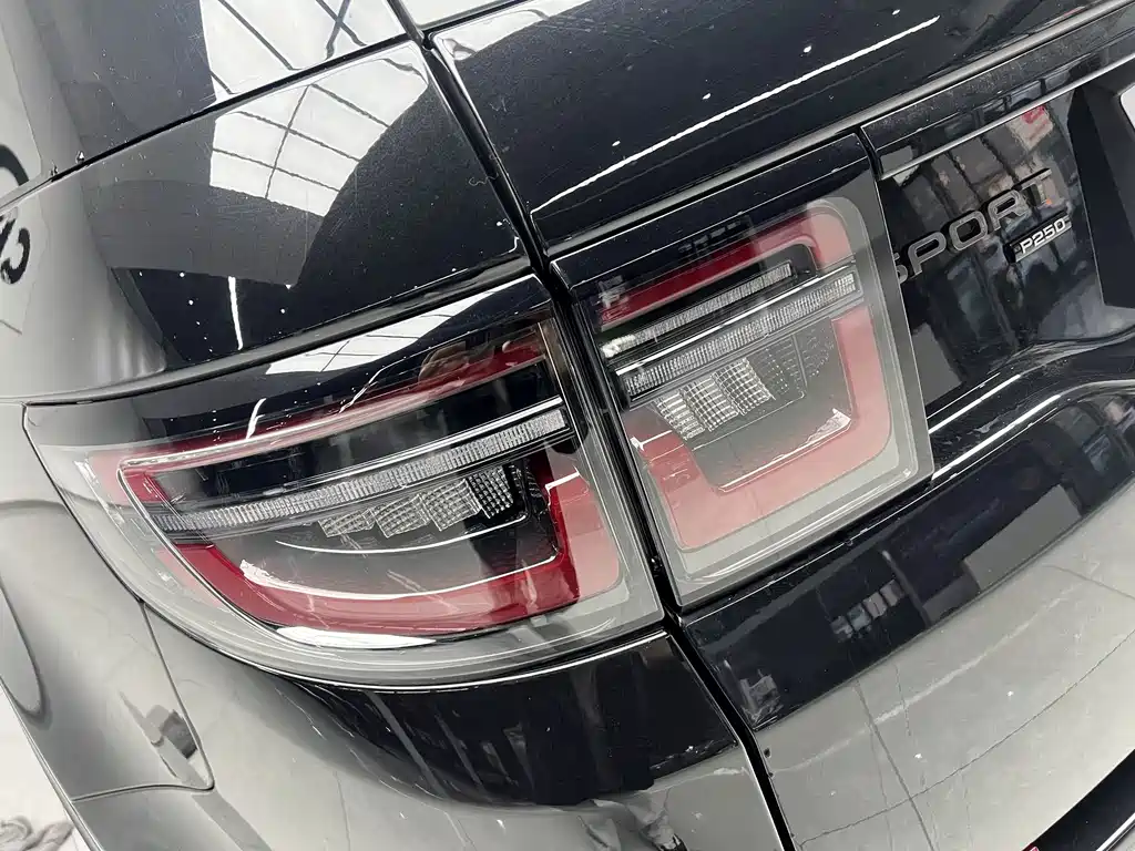Land Rover Discovery Sport 2023 — фото 2