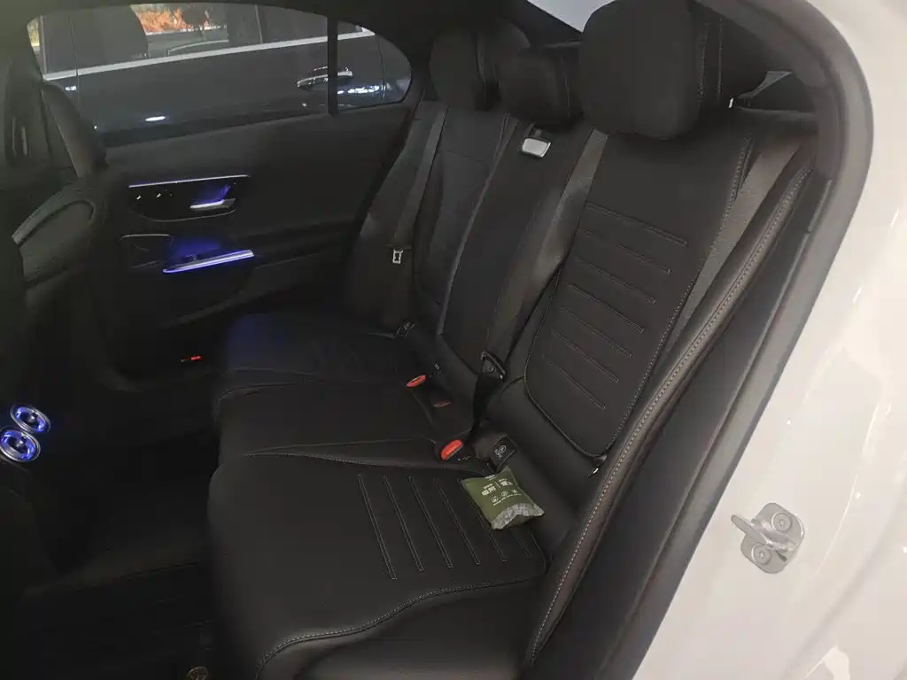Mercedes-Benz C-Class 2025 — фото 17