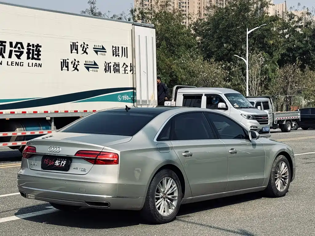 Audi A8 2015 — фото 6