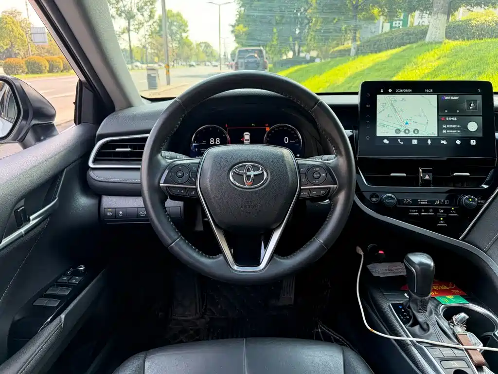 Toyota Camry 2022 — фото 14